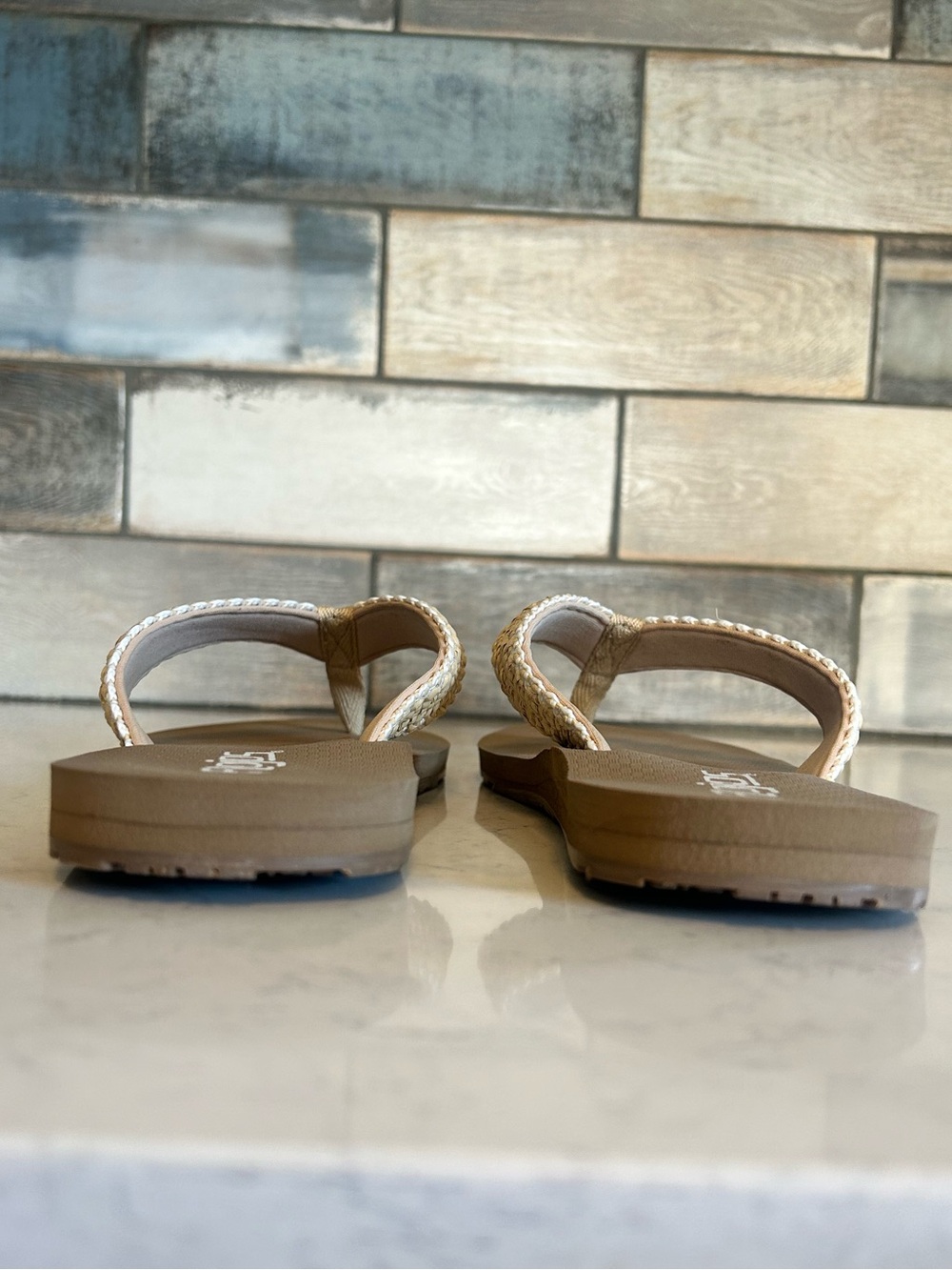 LIKE NEW Flojos Boho Beachy Tan Flip Flops With Woven Braided Jute Straps - Picture 12 of 16
